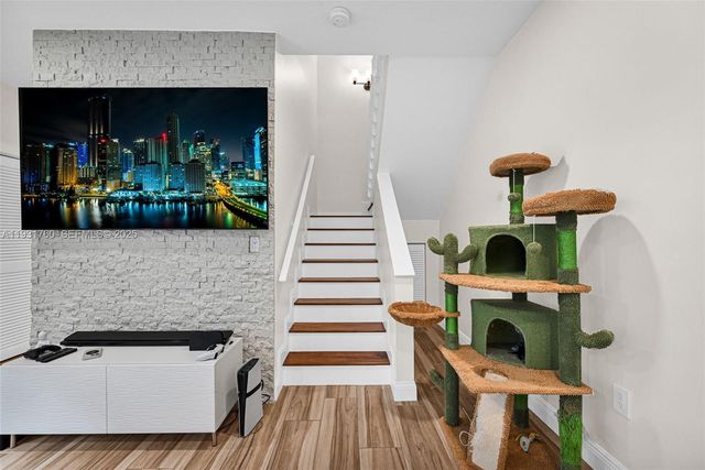 1420 Weeping Willow Way, Hollywood, FL 33019