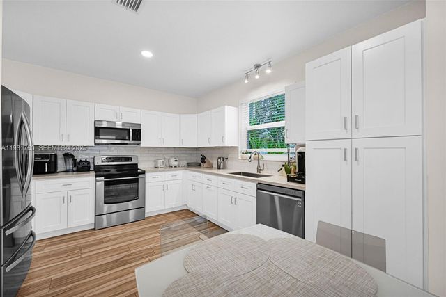 1420 Weeping Willow Way, Hollywood, FL 33019