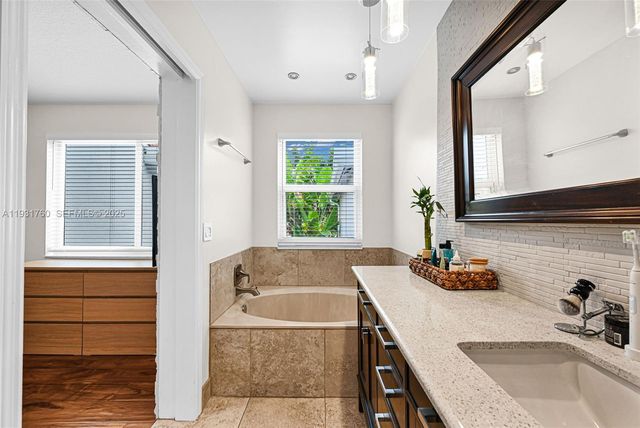 1420 Weeping Willow Way, Hollywood, FL 33019