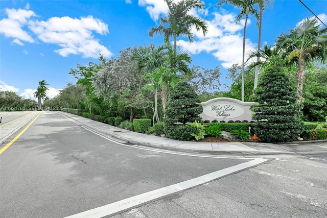 1420 Weeping Willow Way, Hollywood, FL 33019