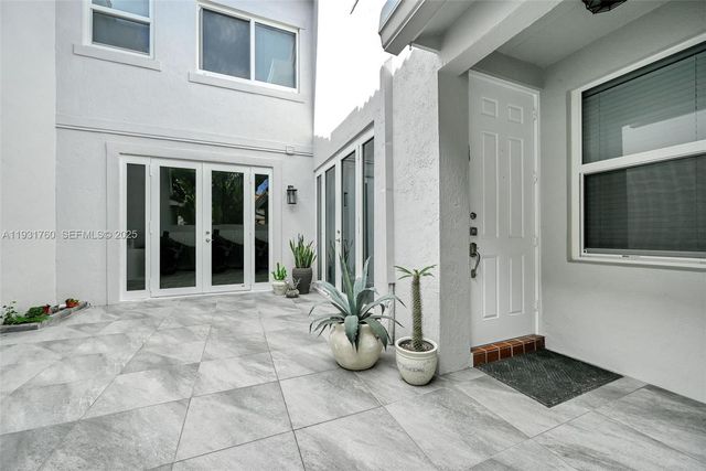 1420 Weeping Willow Way, Hollywood, FL 33019