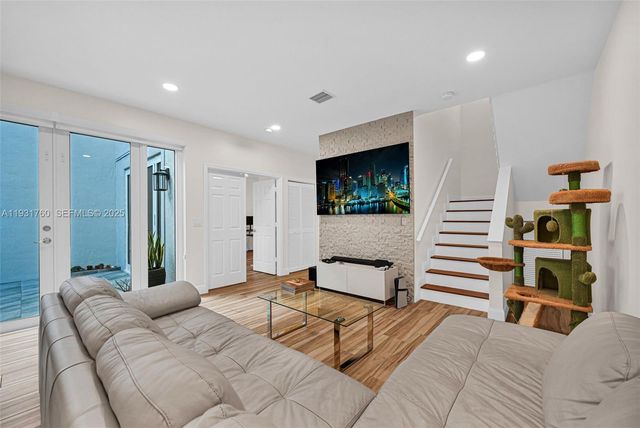 1420 Weeping Willow Way, Hollywood, FL 33019