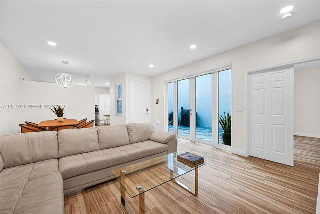 1420 Weeping Willow Way, Hollywood, FL 33019