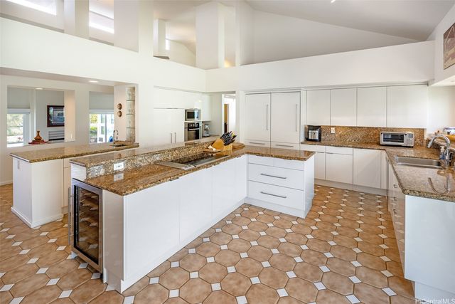 2039 Laukahi Street, Honolulu, HI 96821