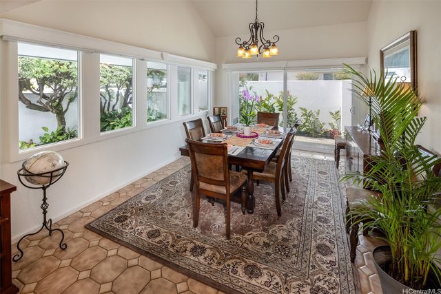 2039 Laukahi Street, Honolulu, HI 96821