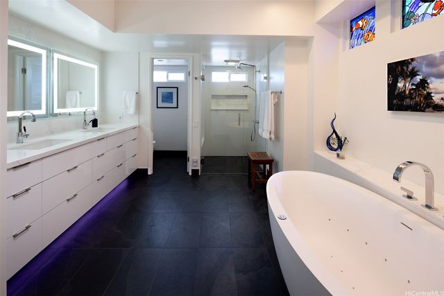 2039 Laukahi Street, Honolulu, HI 96821