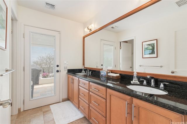 2039 Laukahi Street, Honolulu, HI 96821