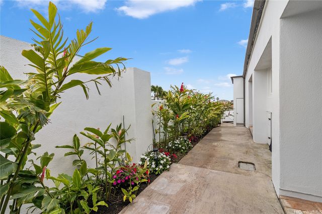 2039 Laukahi Street, Honolulu, HI 96821