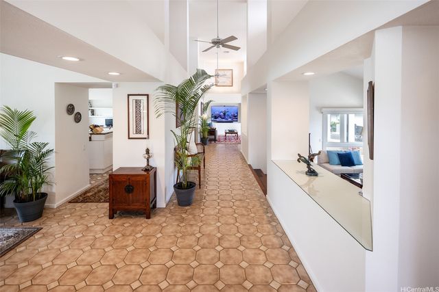 2039 Laukahi Street, Honolulu, HI 96821