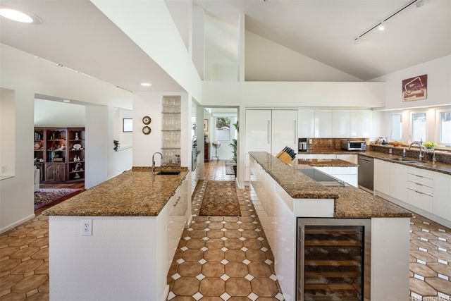 2039 Laukahi Street, Honolulu, HI 96821