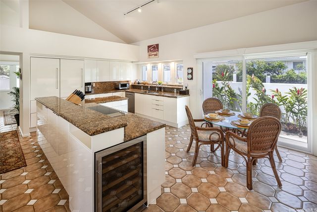 2039 Laukahi Street, Honolulu, HI 96821