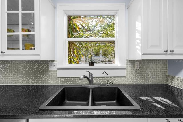 201 W THOMAS STREET, Tampa, FL 33604