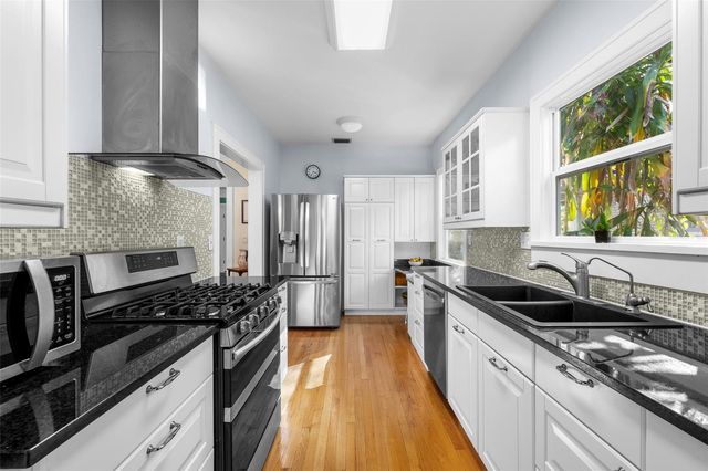 201 W THOMAS STREET, Tampa, FL 33604