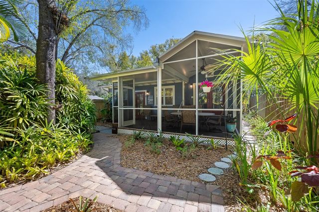 201 W THOMAS STREET, Tampa, FL 33604