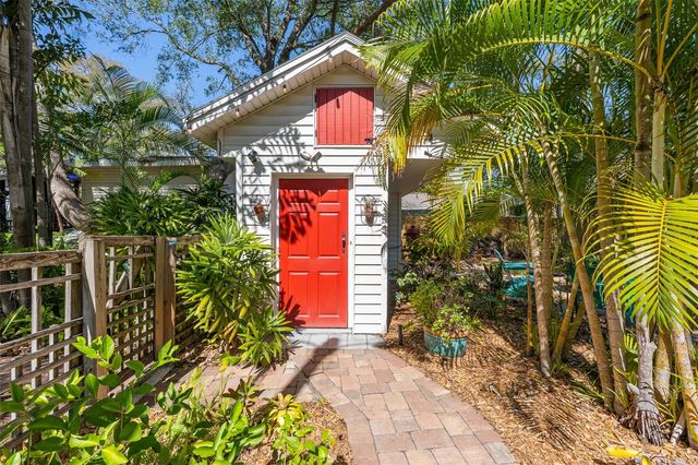 201 W THOMAS STREET, Tampa, FL 33604