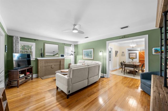 201 W THOMAS STREET, Tampa, FL 33604