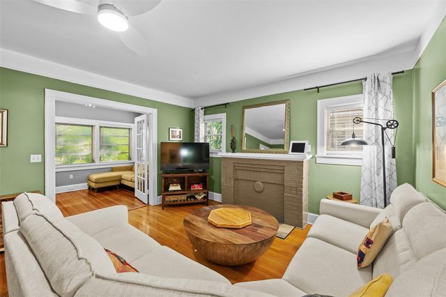 201 W THOMAS STREET, Tampa, FL 33604