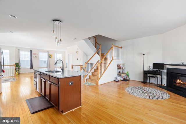 42304 LANCASTER WOODS SQ, Chantilly, VA 20152