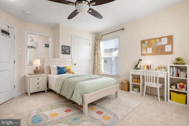 42304 LANCASTER WOODS SQ, Chantilly, VA 20152
