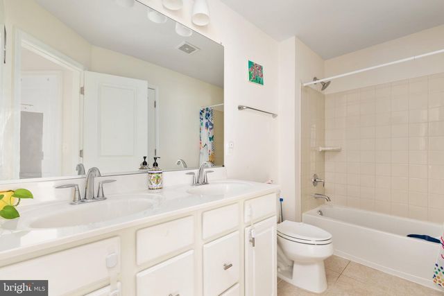 42304 LANCASTER WOODS SQ, Chantilly, VA 20152