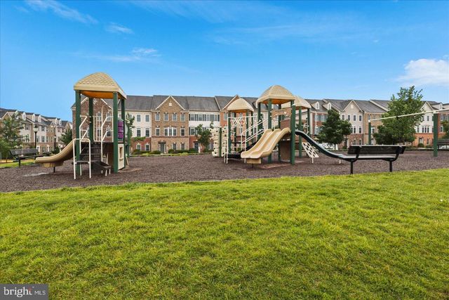 42304 LANCASTER WOODS SQ, Chantilly, VA 20152