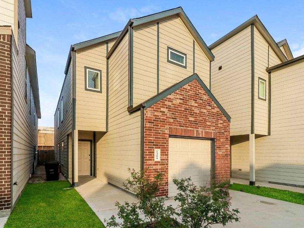 15204 Estrella East, Houston, TX 77073