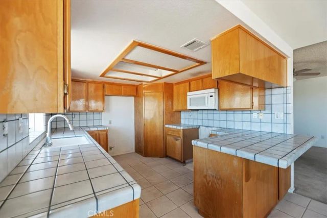 16924 Crestview, Victorville, CA 92395