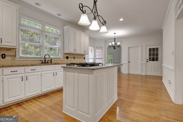 125 Oak Knoll, Fayetteville, GA 30214