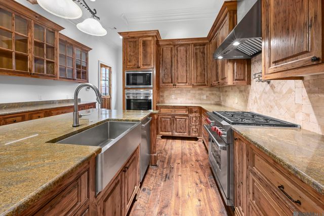 4936 Mimosa St, Baton Rouge, LA 70808