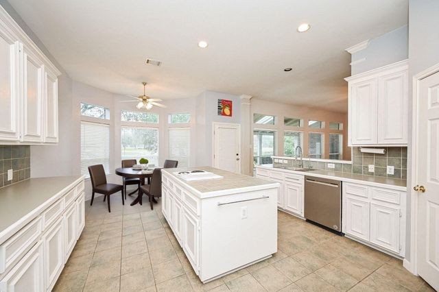 18 Crest Gate, Houston, TX 77082