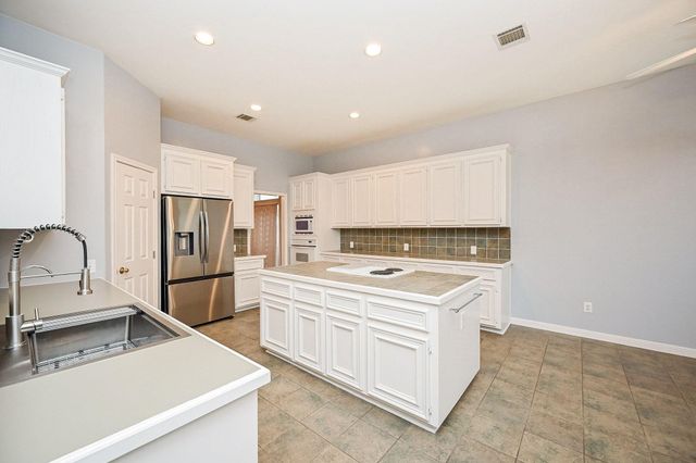 18 Crest Gate, Houston, TX 77082