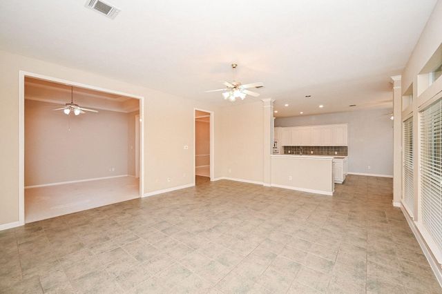 18 Crest Gate, Houston, TX 77082