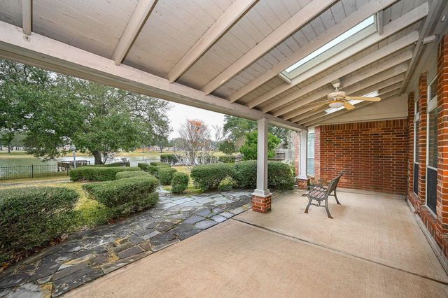 18 Crest Gate, Houston, TX 77082