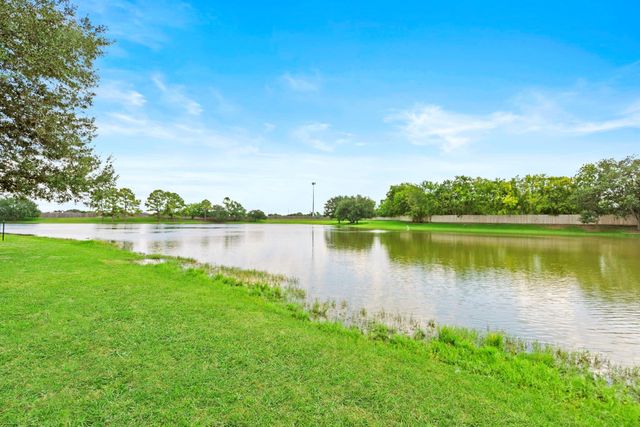 18 Crest Gate, Houston, TX 77082