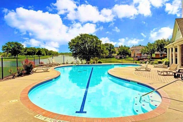 18 Crest Gate, Houston, TX 77082