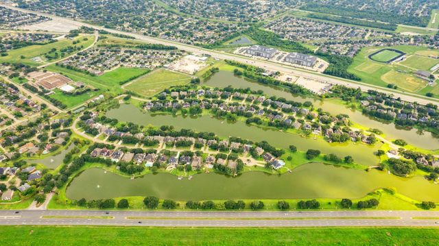 18 Crest Gate, Houston, TX 77082