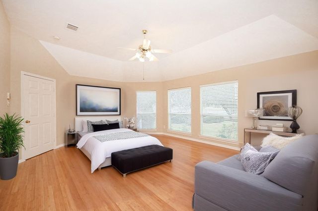 18 Crest Gate, Houston, TX 77082