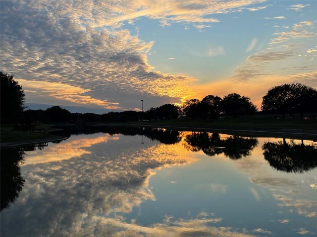 18 Crest Gate, Houston, TX 77082