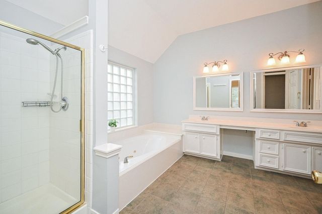 18 Crest Gate, Houston, TX 77082