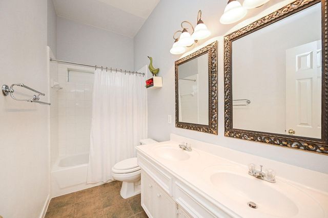 18 Crest Gate, Houston, TX 77082