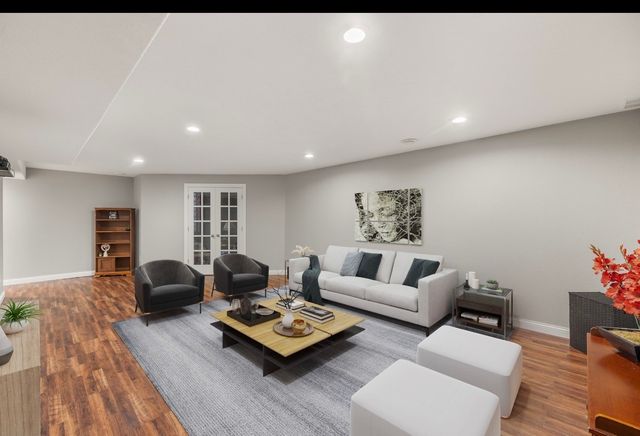 1328 91st Street, West Des Moines, IA 50266