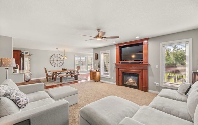 1328 91st Street, West Des Moines, IA 50266