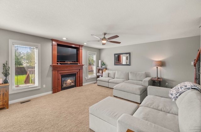 1328 91st Street, West Des Moines, IA 50266