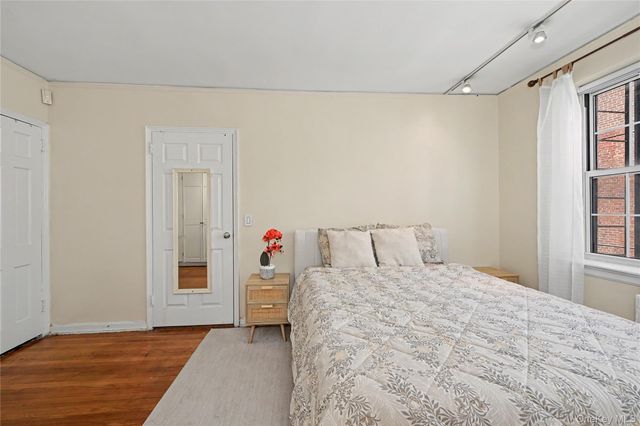 1815 Palmer Avenue 2L, Larchmont, NY 10538