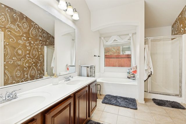 633 Bent Oak Drive, Fort Worth, TX 76131