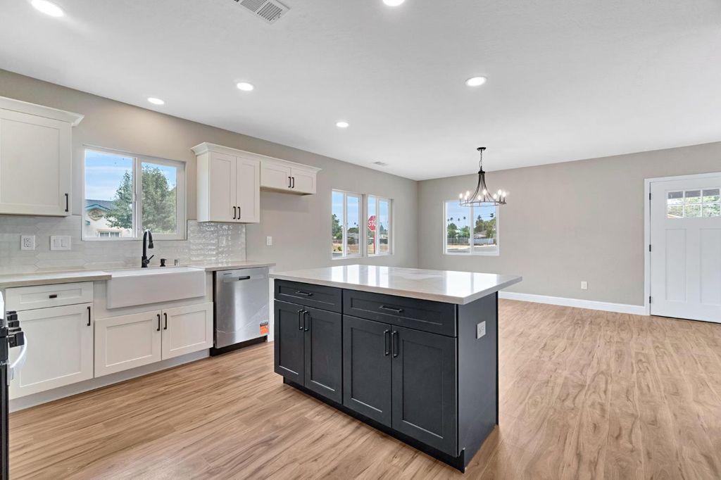 Image 13 of property listing at 521 Humboldt Avenue, Chowchilla, CA 93610