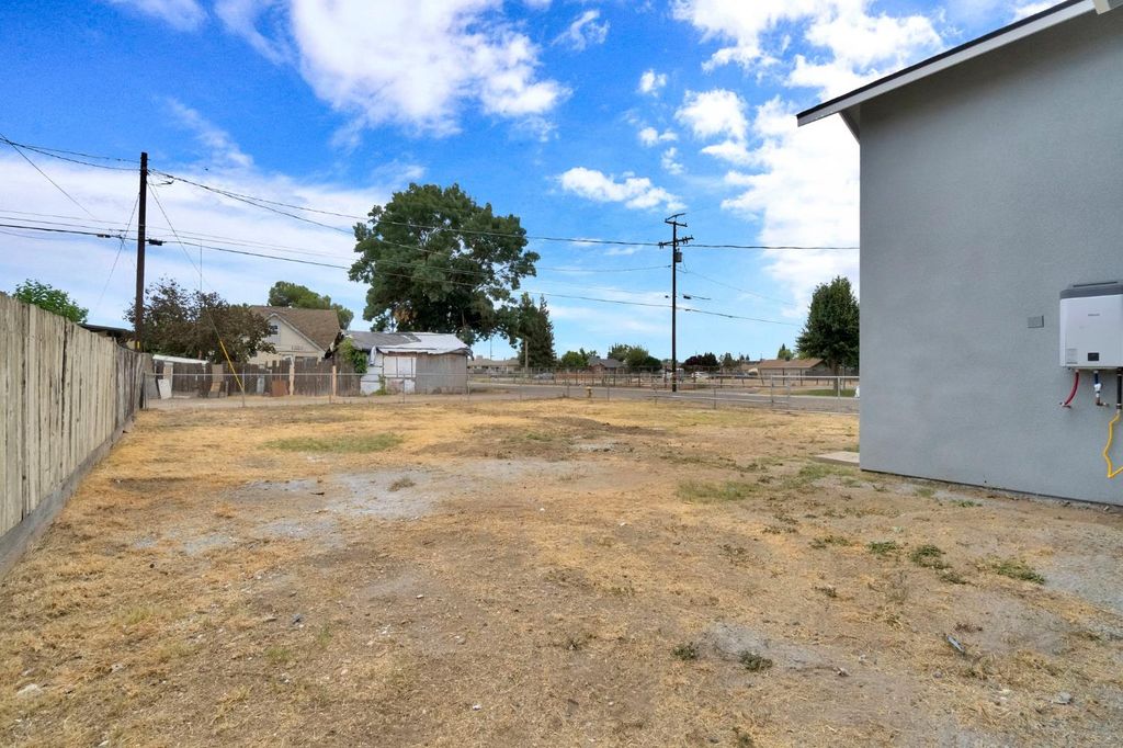 Image 25 of property listing at 521 Humboldt Avenue, Chowchilla, CA 93610