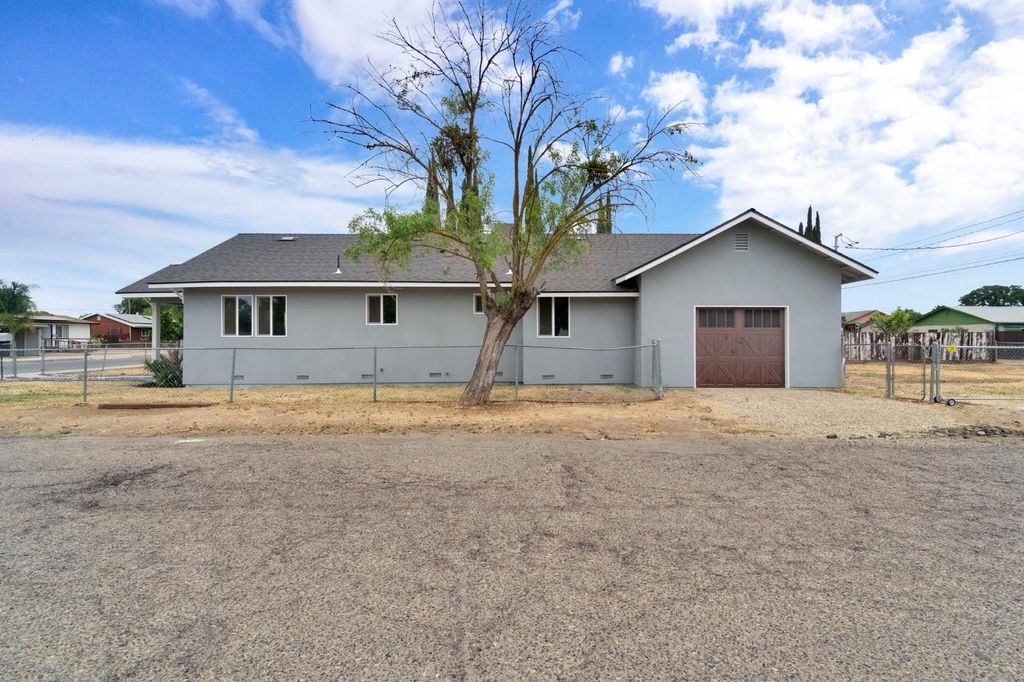 Image 27 of property listing at 521 Humboldt Avenue, Chowchilla, CA 93610