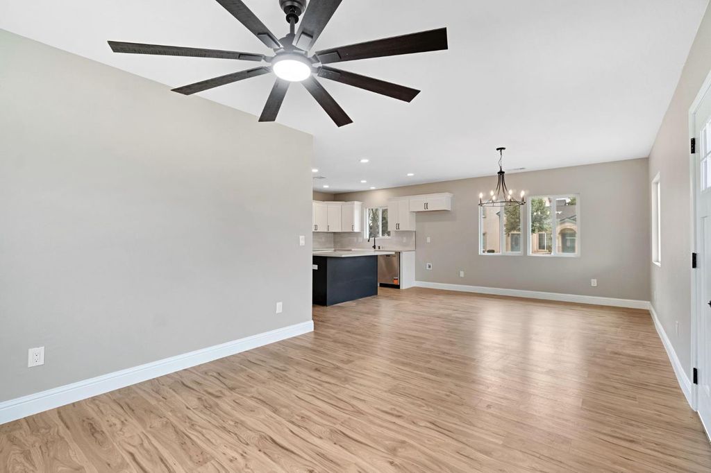 Image 7 of property listing at 521 Humboldt Avenue, Chowchilla, CA 93610
