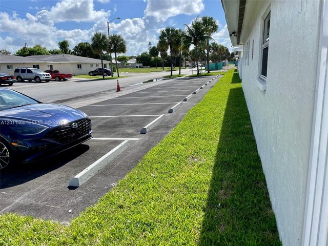 5711 NW 28th St 5711, Lauderhill, FL 33313